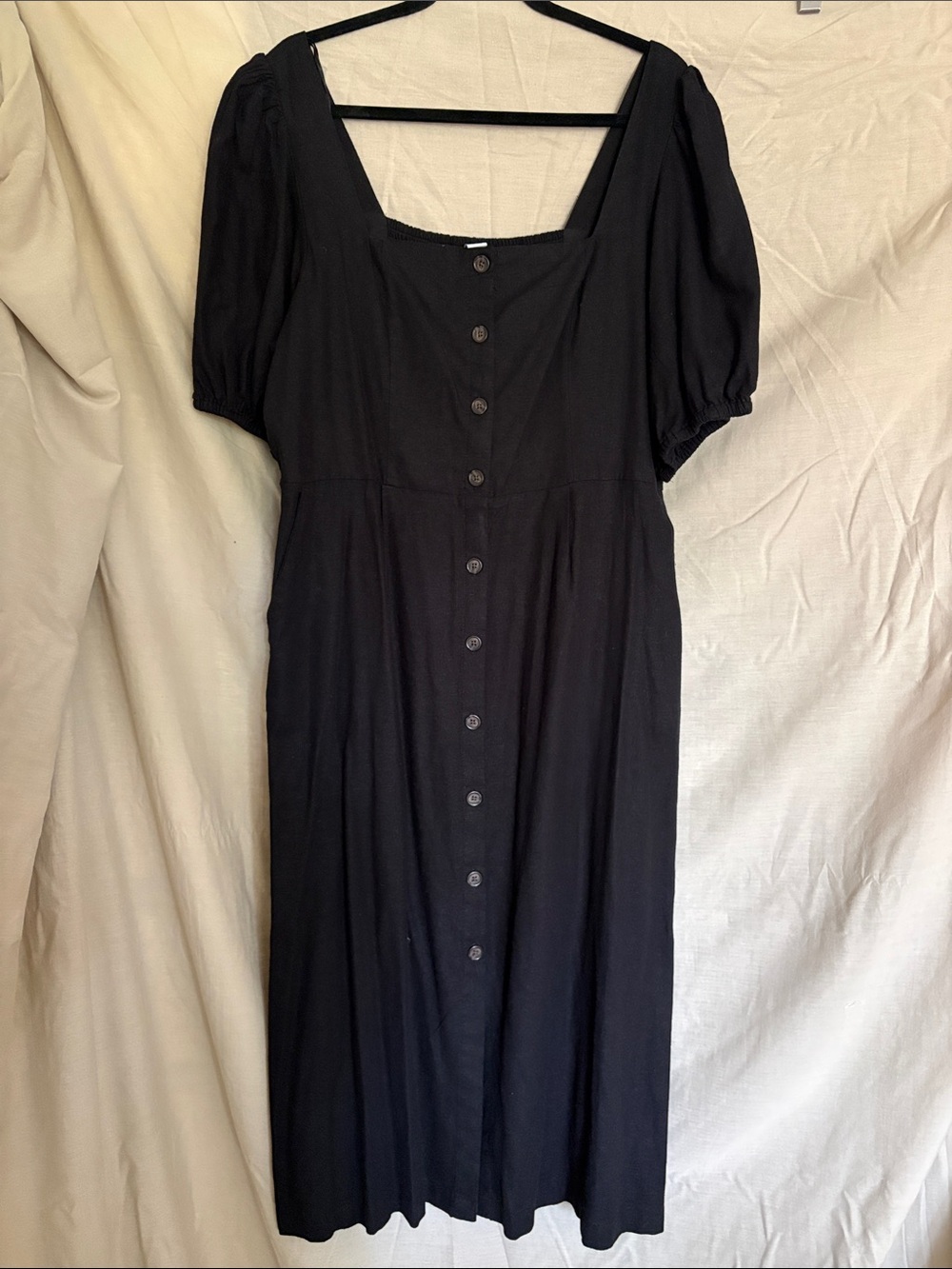 Classic/ Black Button-Front Midi Dress with Puff Sleeves